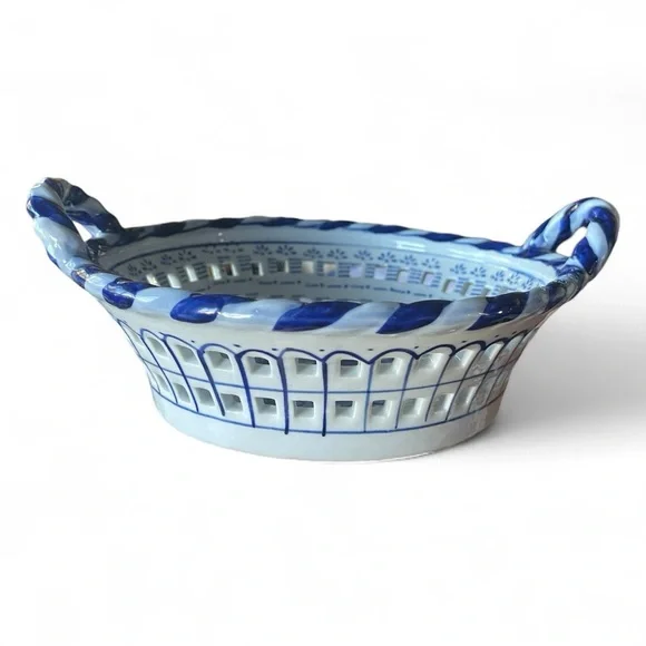 Vtg Blue White Harvest Basket Fruit Pattern Reticulated Bowl Twisted Handles 8" - Picture 4 of 9